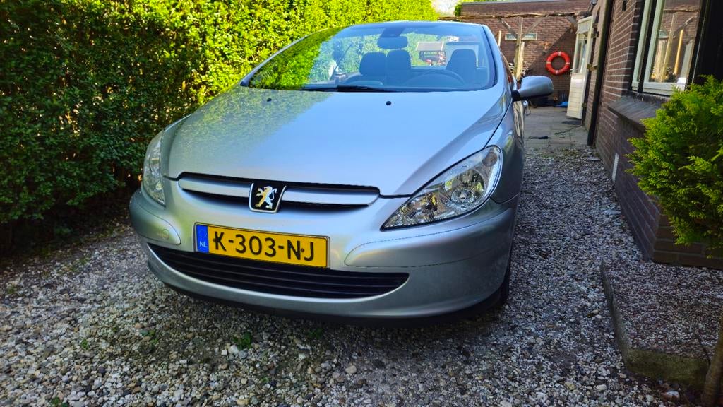 Peugeot 307 2.0 16V CC 2005 Grijs, Voorwielaandrijving, Electronic Stability Program (ESP), 4 cilinders, Cabriolet
