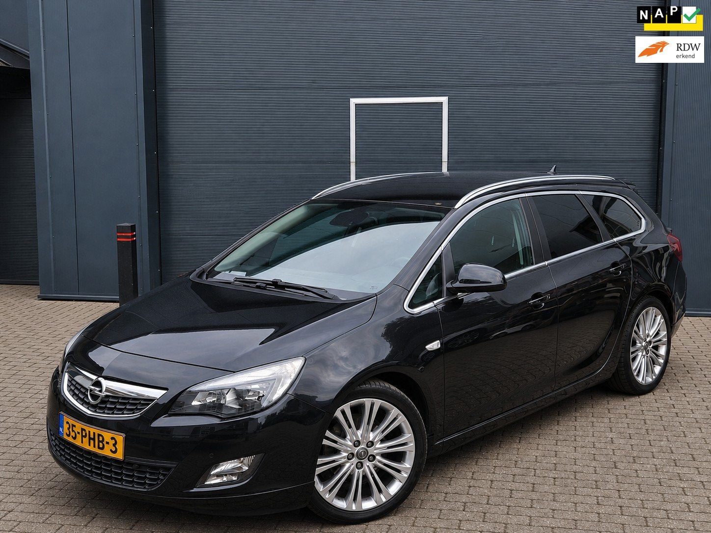 Opel Astra Sports Tourer 1.6 Turbo Sport Boekjes compleet tr, Voorwielaandrijving, Euro 5, Gebruikt, Zwart