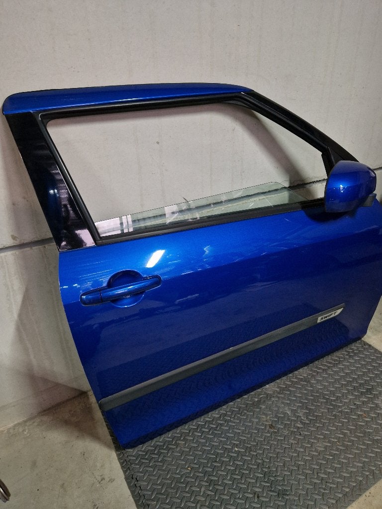 SUZUKI SWIFT MK7 DEUR RV/ ZCG, Gebruikt, SUZUKI, Ophalen of Verzenden, Dajhajsautodemontage@gmail.com