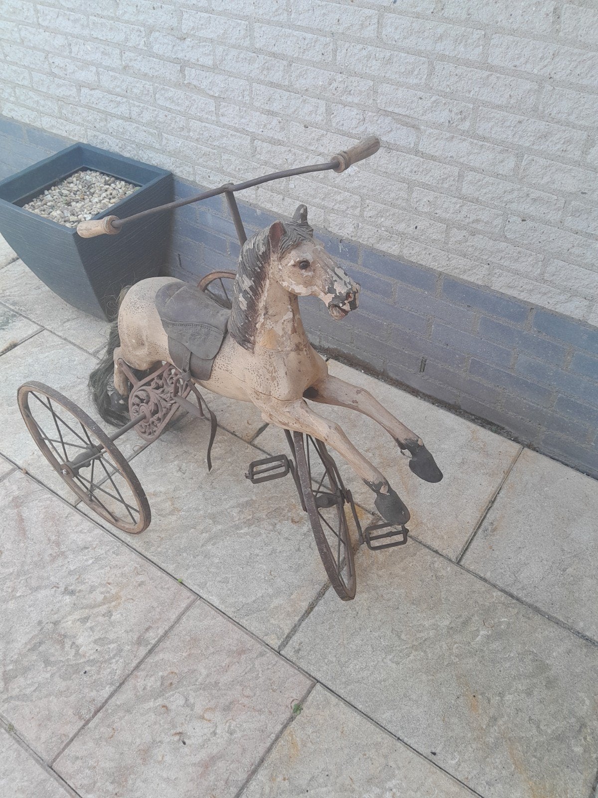 Antieke paarden driewieler, Ophalen