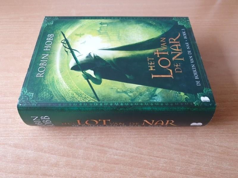 Robin Hobb – Het Lot van de Nar (HC + omslag), Boeken, Fantasy, Ophalen of Verzenden, Gelezen, Robin Hobb