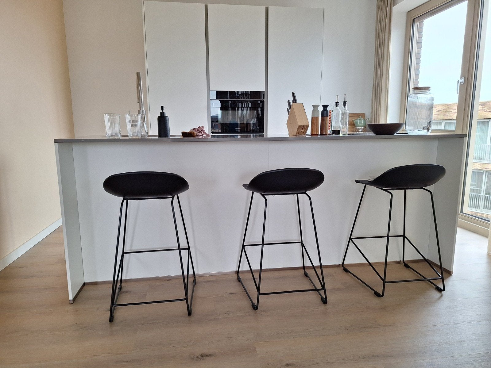 3 Scandinavische barkrukken zwart Ellen Livin24, Ophalen, Met voetsteun, 60 tot 90 cm, Zo goed als nieuw