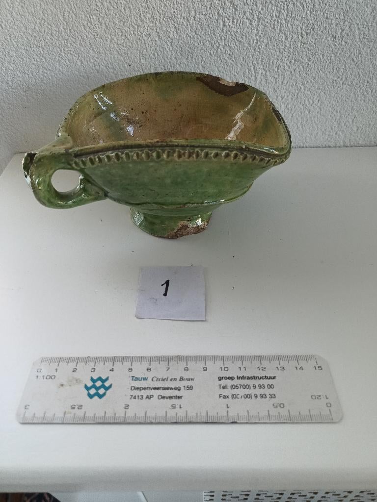 Antieke Friese vuurtest groen geel glazuur randversiering 1, Antiek en Kunst, Antiek | Keramiek en Aardewerk, Ophalen of Verzenden