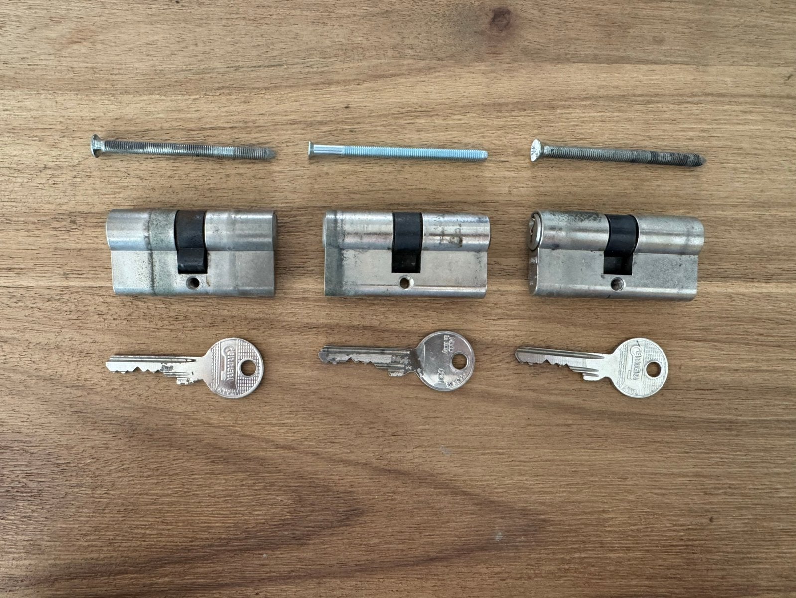 3x SKG slot / cilinder met 3 sleutels, Ophalen of Verzenden, Gebruikt, Rvs, Slot