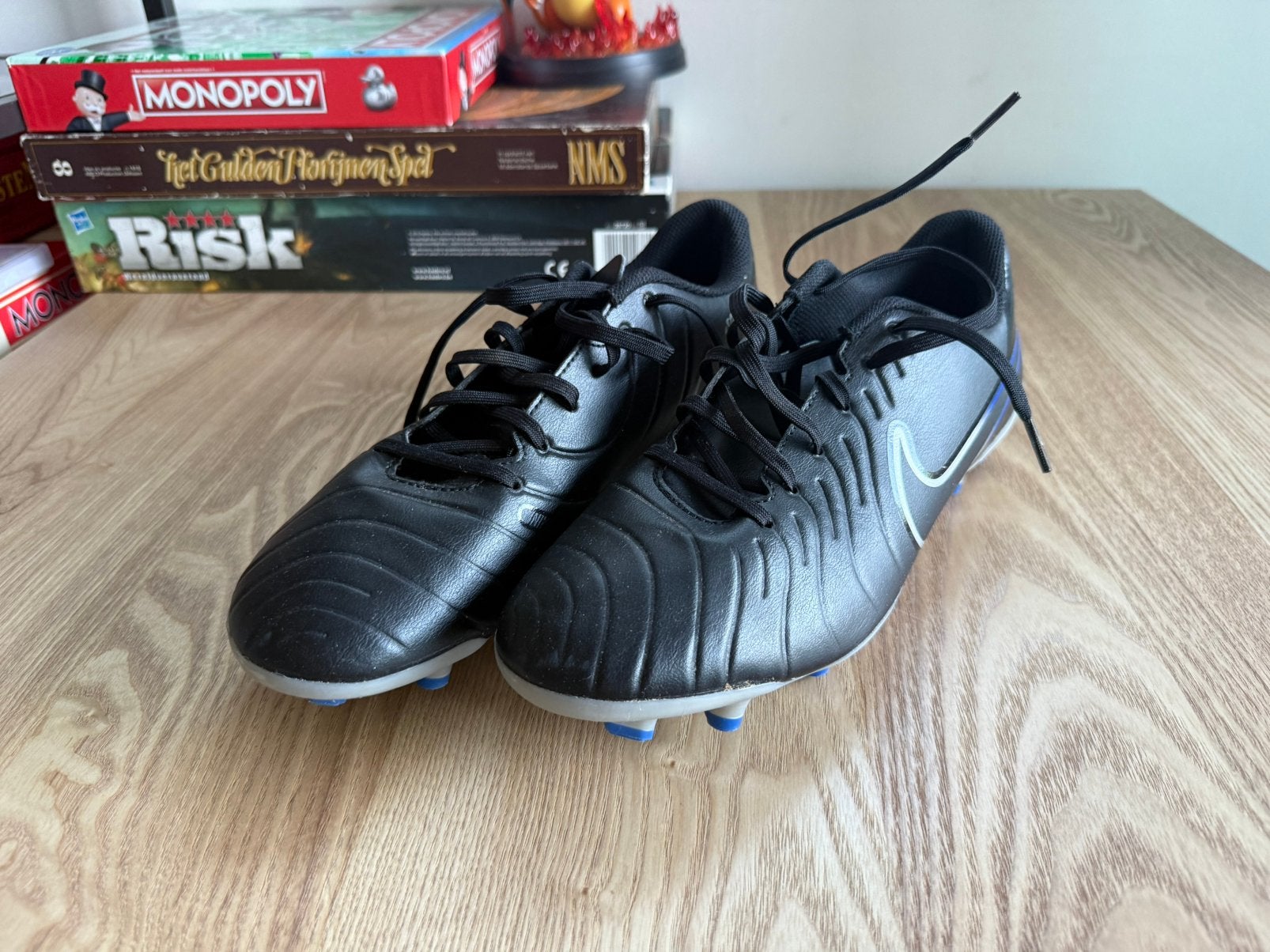 Nike voetbalschoenen maat 44 2x gedragen, Sport en Fitness, Voetbal, Maat XS of kleiner, Ophalen of Verzenden, Zo goed als nieuw