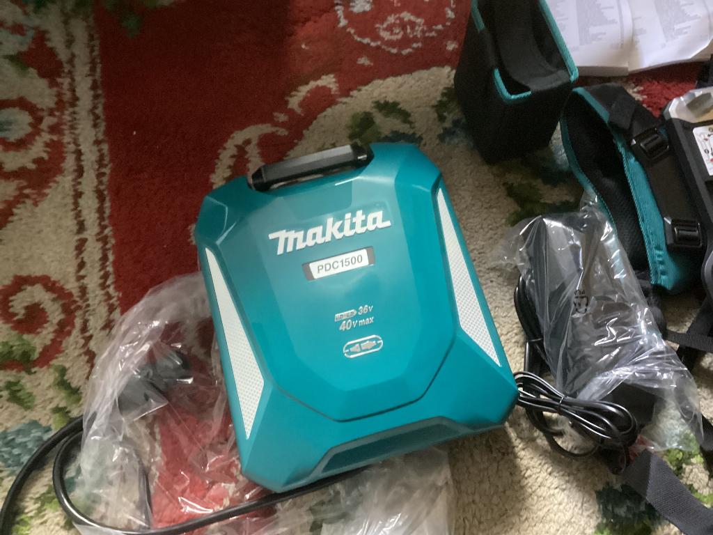 Nieuwe Makita PDC1500A01 Ruggedragen accu 40V Max kost, Ophalen, Gebruikt