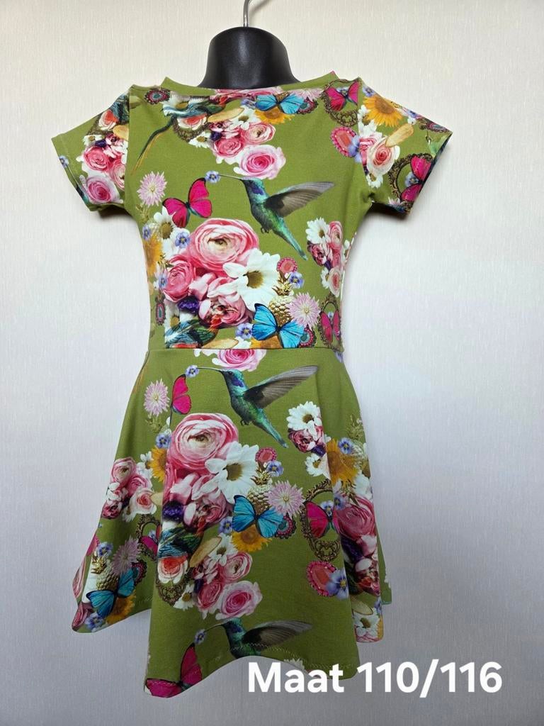 Handgemaakte jurk met bloemen en kolibries - Maat 110/116, Kinderen en Baby's, Kinderkleding | Maat 110, Meisje, Handgemaakt, Nieuw