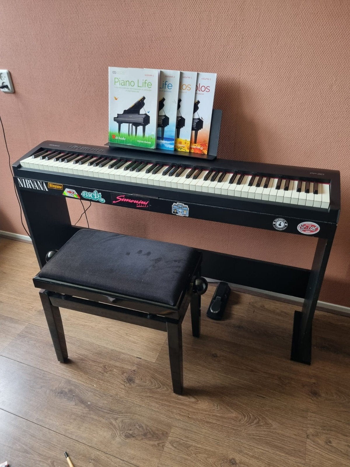 Roland FP-30 Digitale Piano + Pianokruk + lespakket, Muziek en Instrumenten, Piano's, Ophalen, Zwart, Zo goed als nieuw, Piano