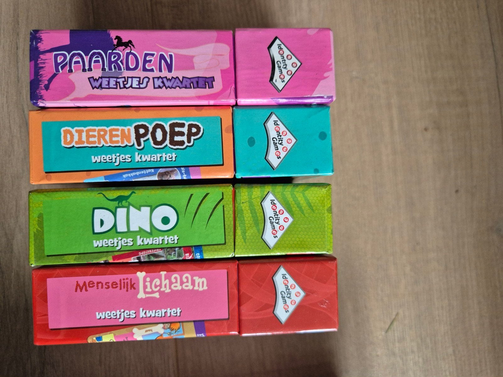 Kwartet Weetjes Spellen: Paarden, Dierenpoep, Dino, Lichaam, Drie of vier spelers, Ophalen, Gebruikt, Identity Games