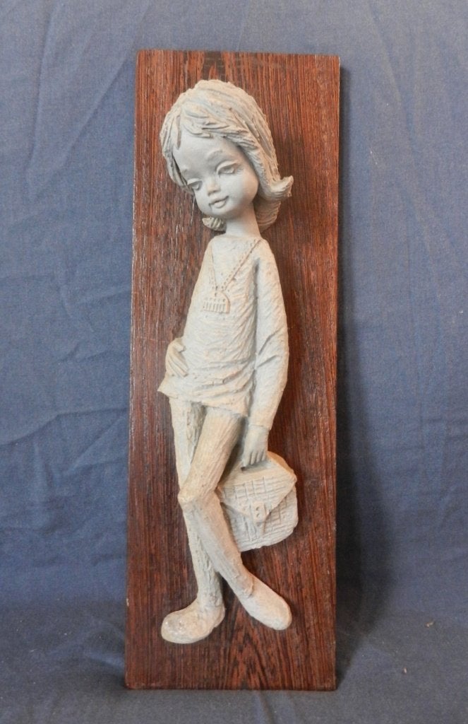 Sculptuur / Relief Staand meisje jaren 60 A.S.V. Venlo h. 35, Ophalen of Verzenden, Wanddecoratie, Composieten, 20 - 50 cm
