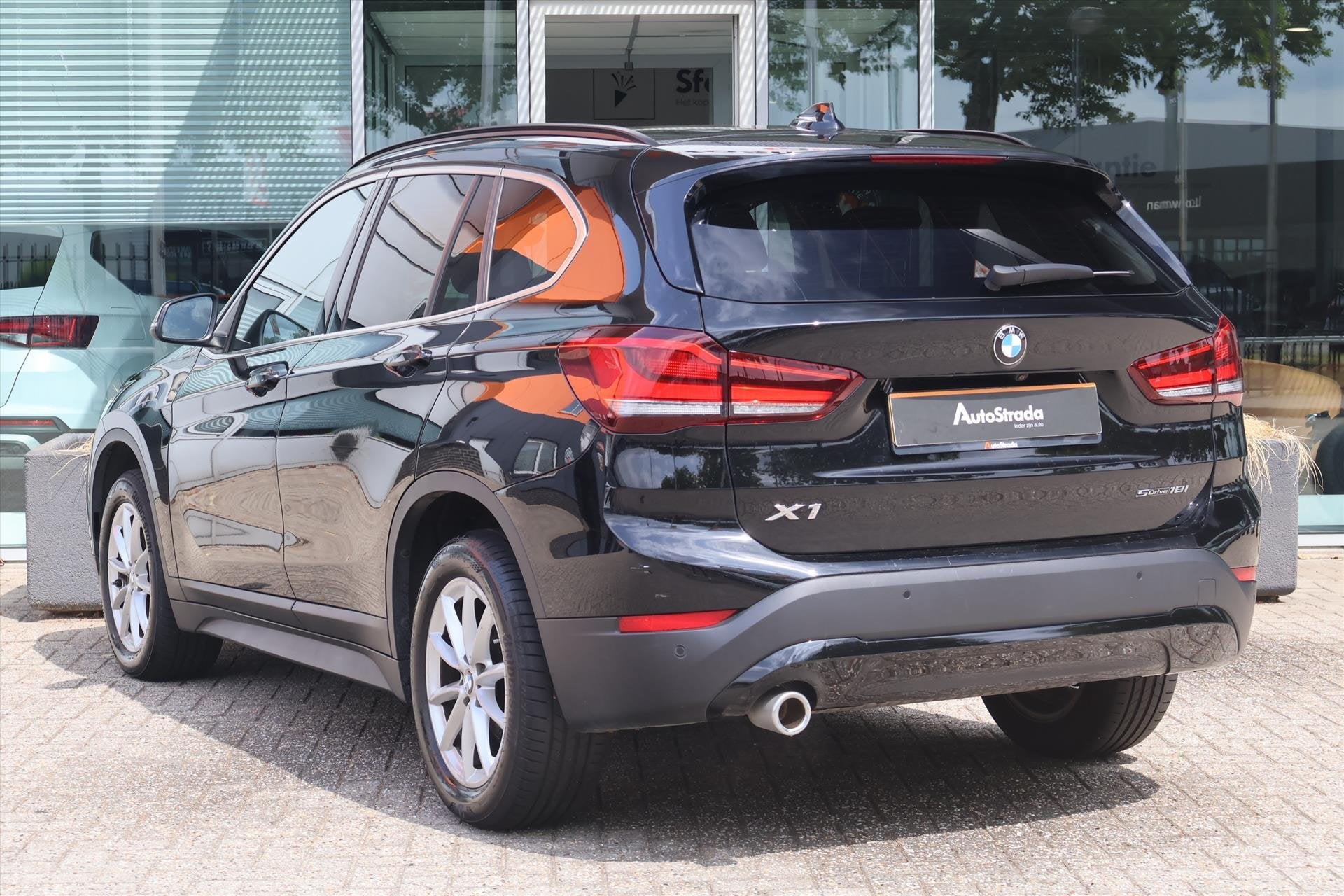BMW X1 (f48) sDrive18i Business Edition | Camera | Cruise I, Auto's, Gebruikt, Met garantie (alle), Zwart, Origineel Nederlands