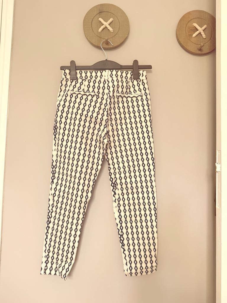 Chic & Jeune broek met motief, valt als maat 36, Overige kleuren, Ophalen of Verzenden, Driekwart, Maat 36 (S)