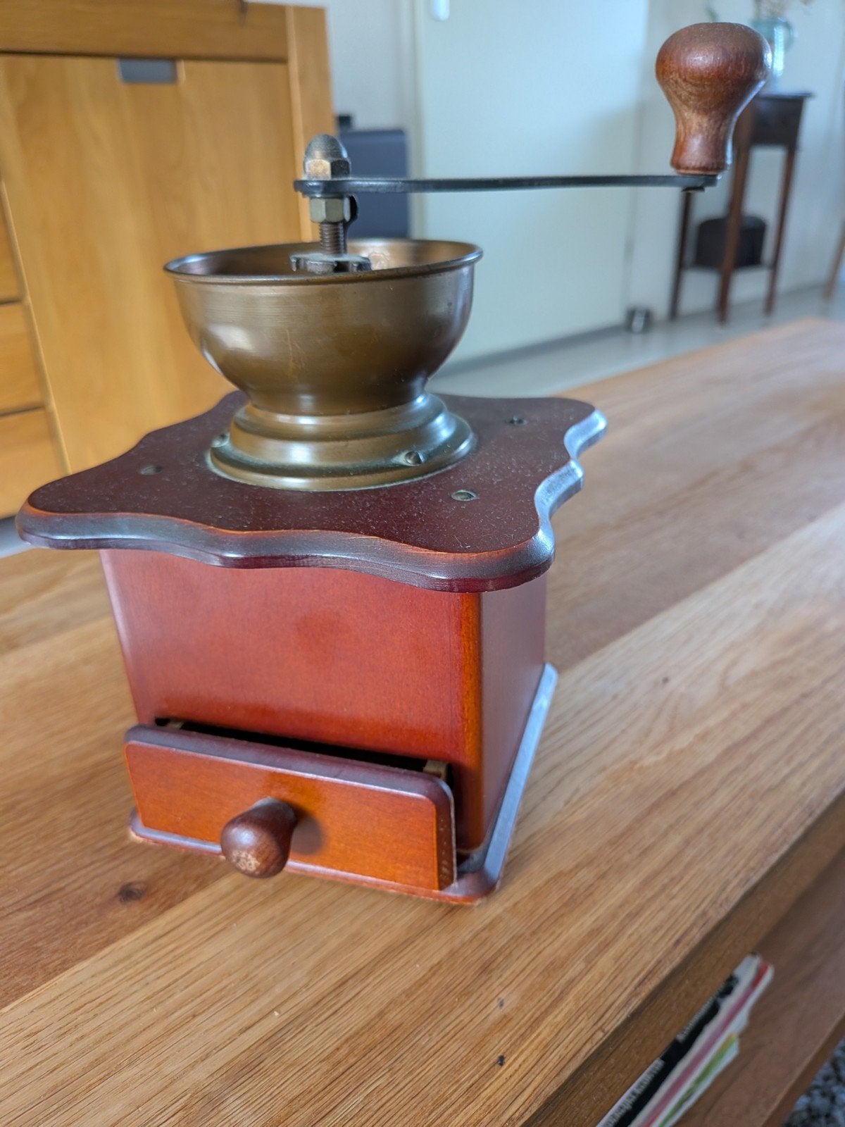 mooie handkoffie molen, Ophalen