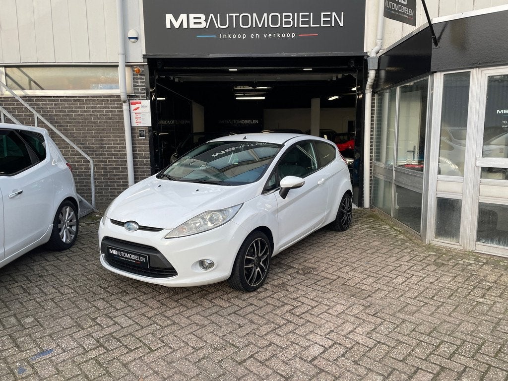 Ford FIESTA 1.6 Ghia /Apk/L.M-velgen/Airco/Clima/Luxe Uitvoe, Auto's, 1596 cc, Gebruikt, Parkeersensor, 4 cilinders