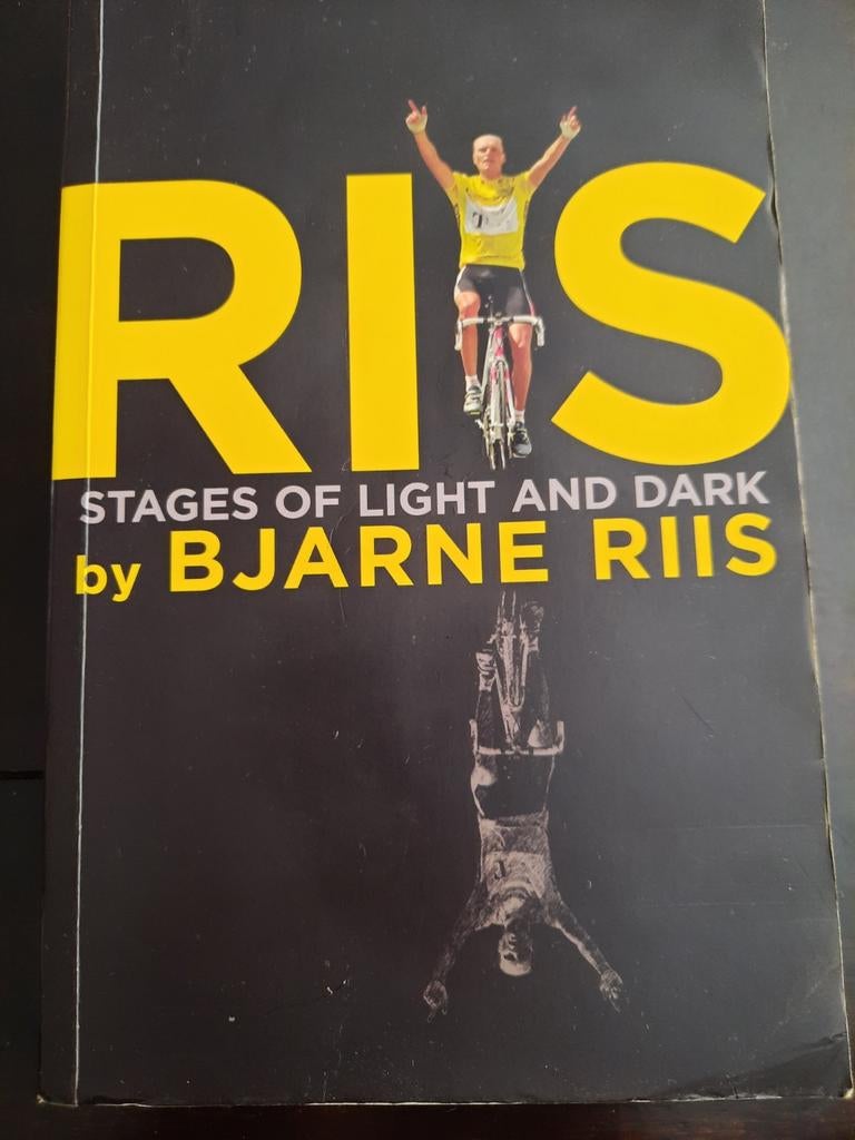 Bjarne Riis: Stages of Light and Dark - Wielerbiografie, Ophalen of Verzenden, Gelezen, Bjarne Riis, Lopen en Fietsen