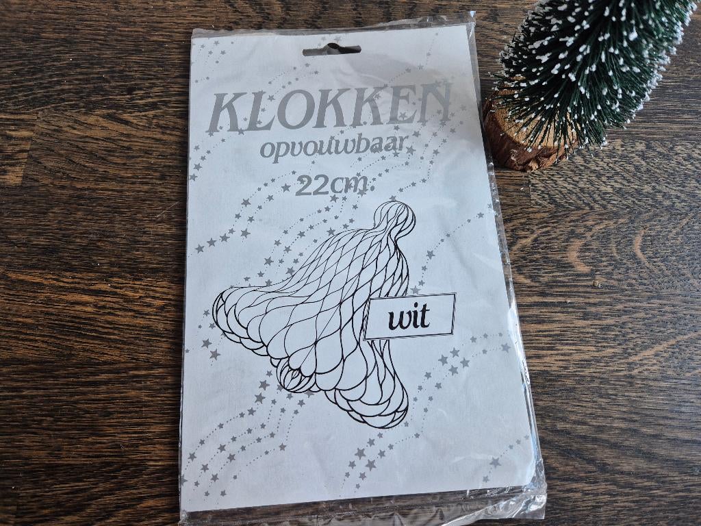 Twee witte kerst klokken papier 22 cm., Diversen, *, *, Nieuw, Ophalen of Verzenden