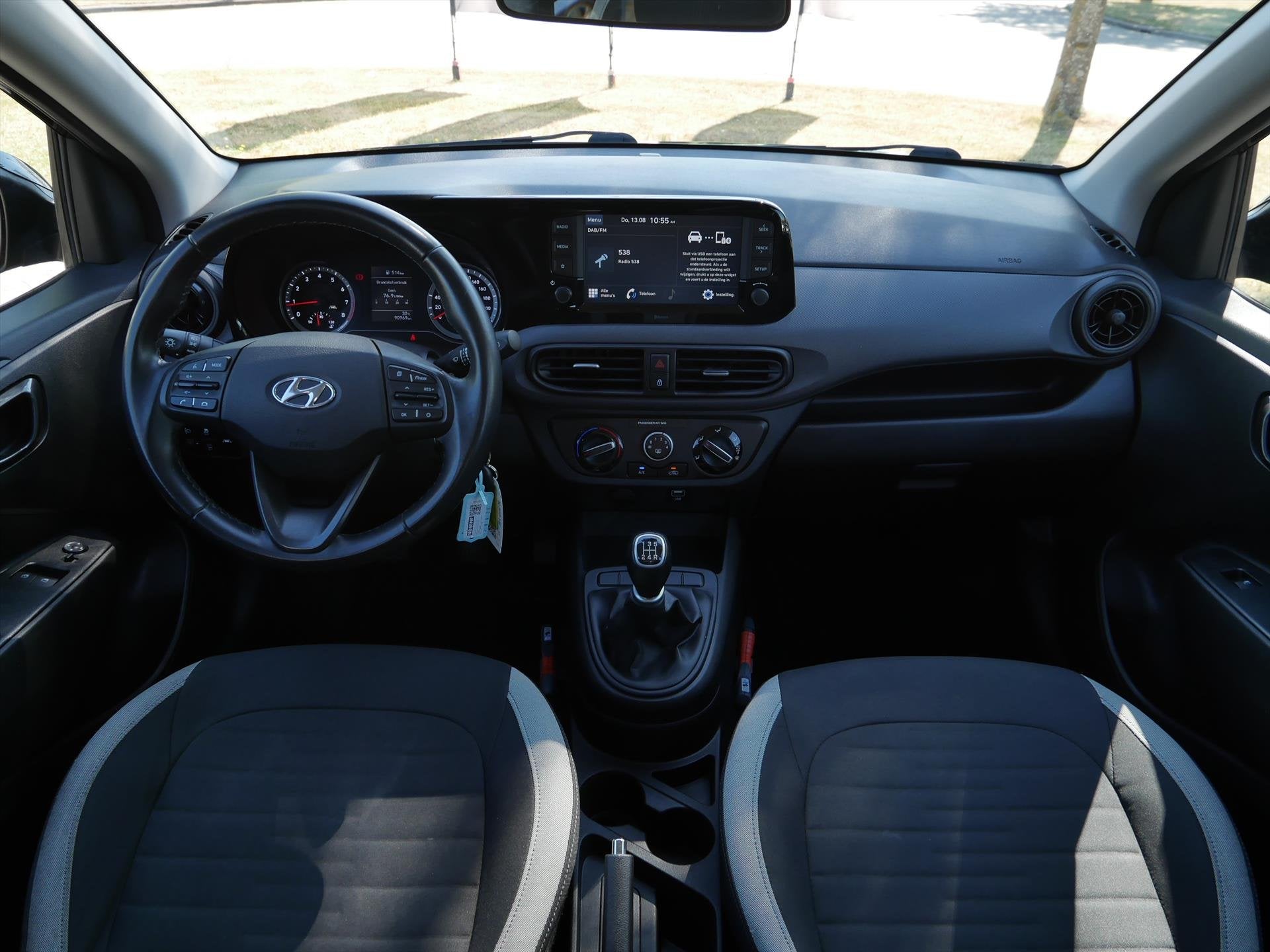 HYUNDAI I10 1.0i 67pk Comfort Plus | CarPlay | Cruise | DAB+, Auto's, 12 maanden, Stof, Gebruikt, 899 kg