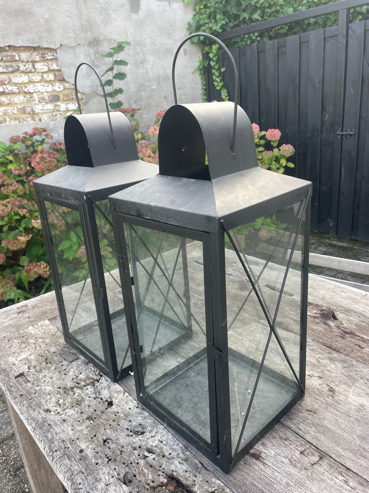 Set van 2 zwarte metalen lantaarns, Tuin en Terras, Ophalen, Gebruikt