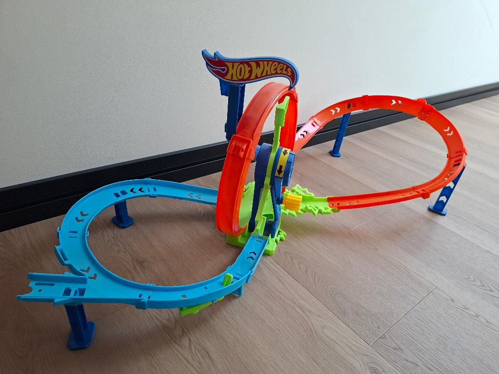 Hot wheels, Kinderen en Baby's, Overige Kinderen en Baby's, Zo goed als nieuw, Ophalen
