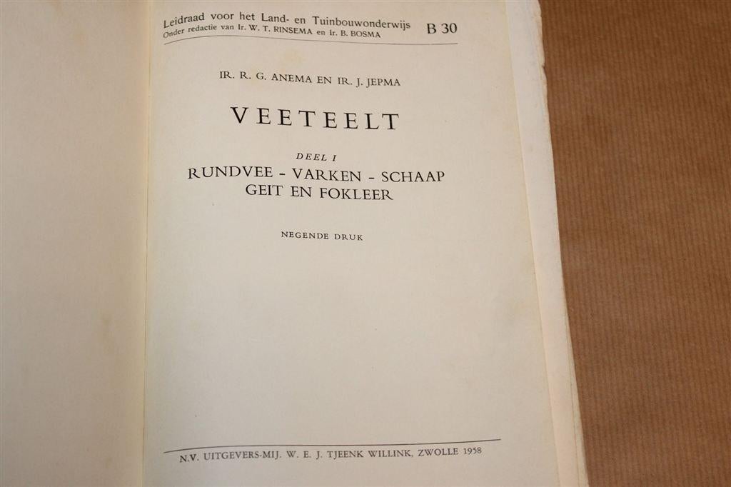 Veeteelt — Handboek Rundvee Varken Schaap — 1958, Boeken, Ophalen of Verzenden, Gelezen