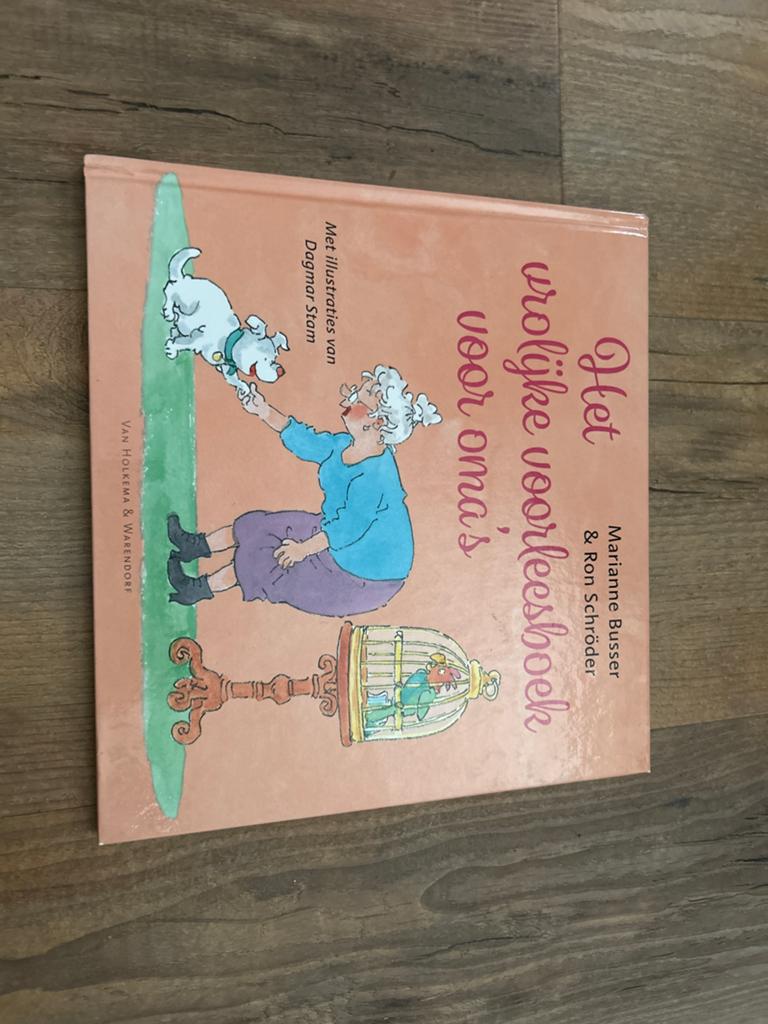 Het vrolijke voorleesboek voor oma's - Marianne Busser, Ophalen of Verzenden, Zo goed als nieuw, Fictie algemeen