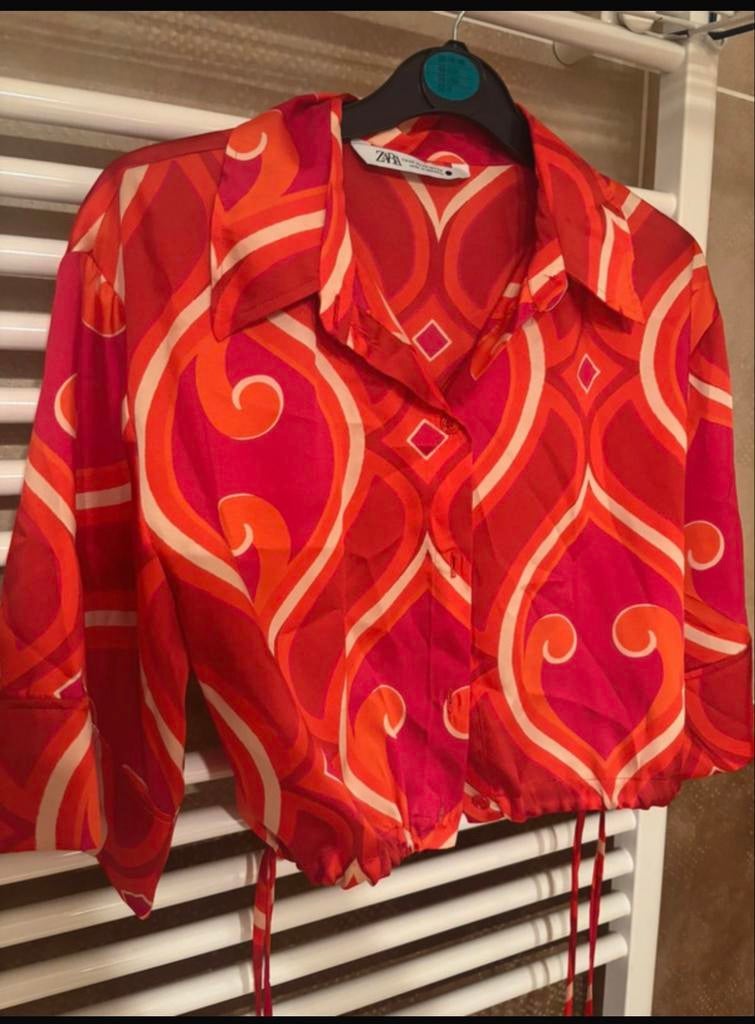 Zara korte blouse maat xS met retro print, Ophalen of Verzenden, Zo goed als nieuw, Maat 34 (XS) of kleiner, Rood