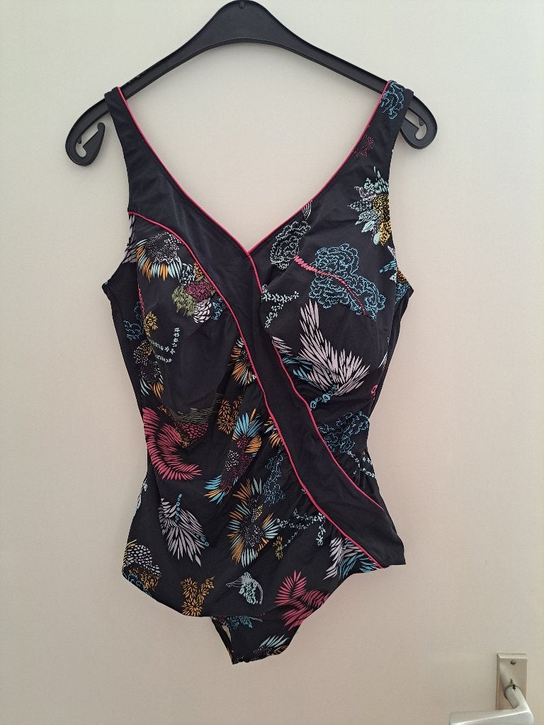 Zgan Badpak zomerse kleuren met Buikcorrectie maat 52, Kleding | Dames, Grote Maten, Ophalen of Verzenden, Zo goed als nieuw, Zwart