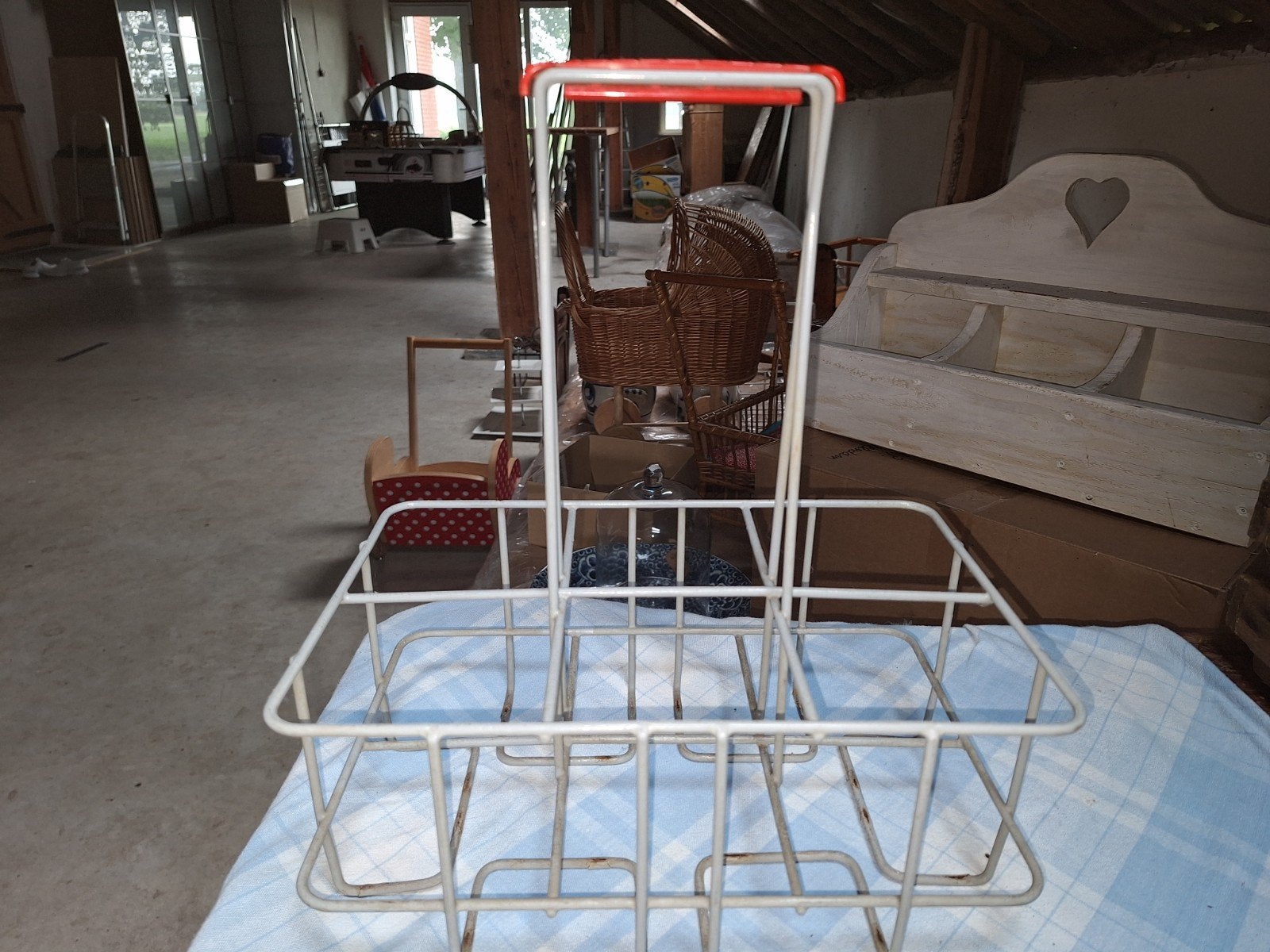 Vintage metalen flessenmand, Ophalen