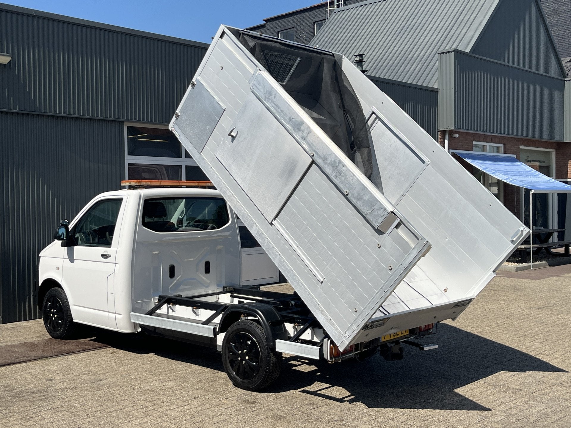 Volkswagen Transporter 2.0 TDI L2H1 Kipper Openlaadbak Snipp, Auto's, Bestelauto's, Voorwielaandrijving, Zwart, 4 cilinders, Elektrische ramen