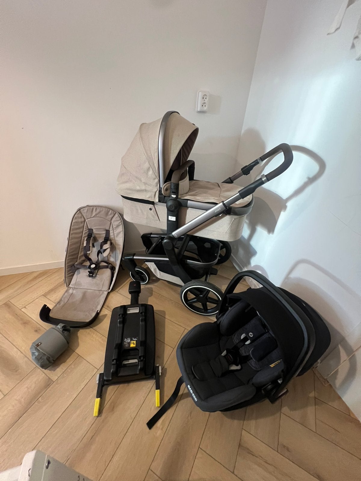 Joolz day + kinderwagen sandy taupe met maxi cosi met isofix, Met autostoeltje, Zo goed als nieuw, Ophalen, Kinderwagen