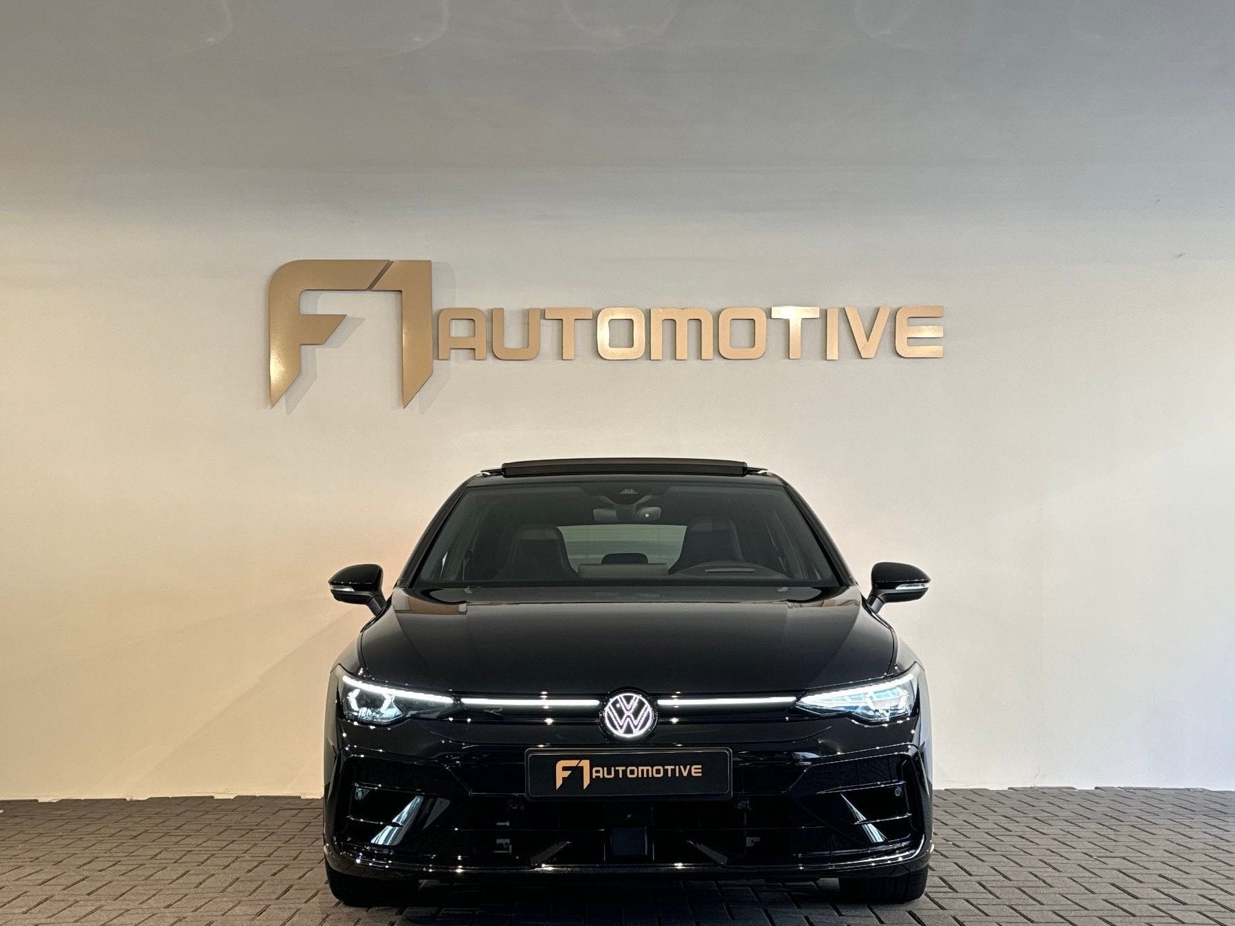 Volkswagen GOLF 2.0 TSI 4Motion R Black Edition Pano|Akra|Me, Auto's, Automaat, Dealer onderhouden, Euro 6, 4 cilinders
