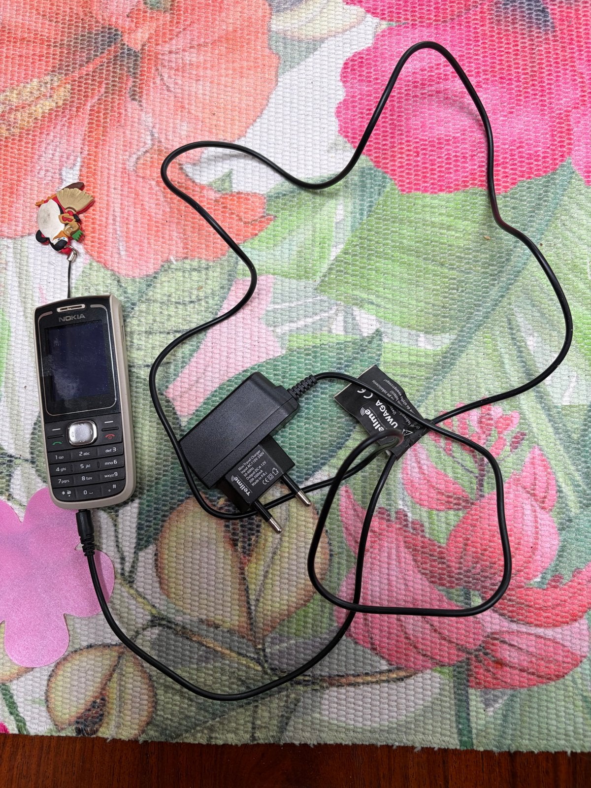 Nokia telefoon met oplader, Gebruikt, Fysiek toetsenbord, Ophalen of Verzenden, Minder dan 3 megapixel