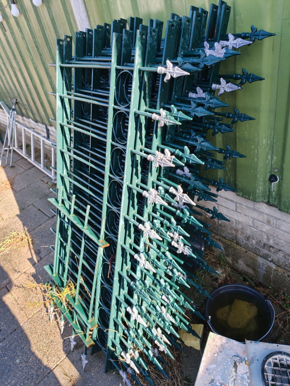 Metalen hekwerk met poort en wat werk, Ophalen of Verzenden, Gebruikt, IJzer, Sierhekwerk