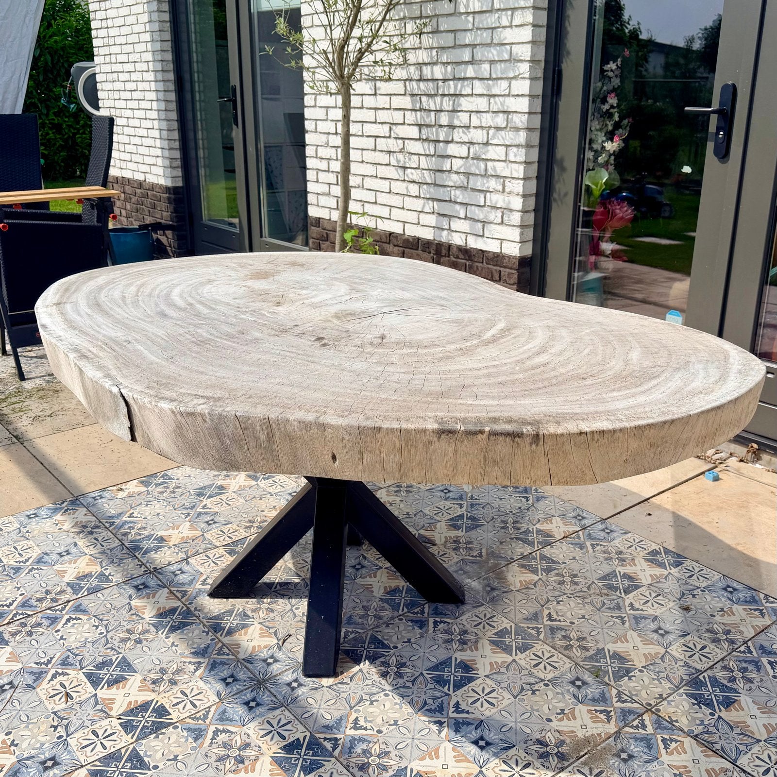 Suar houten boomstamtafel met metalen X-voet - Puur Teak, Ophalen, Gebruikt, Ovaal, Hout