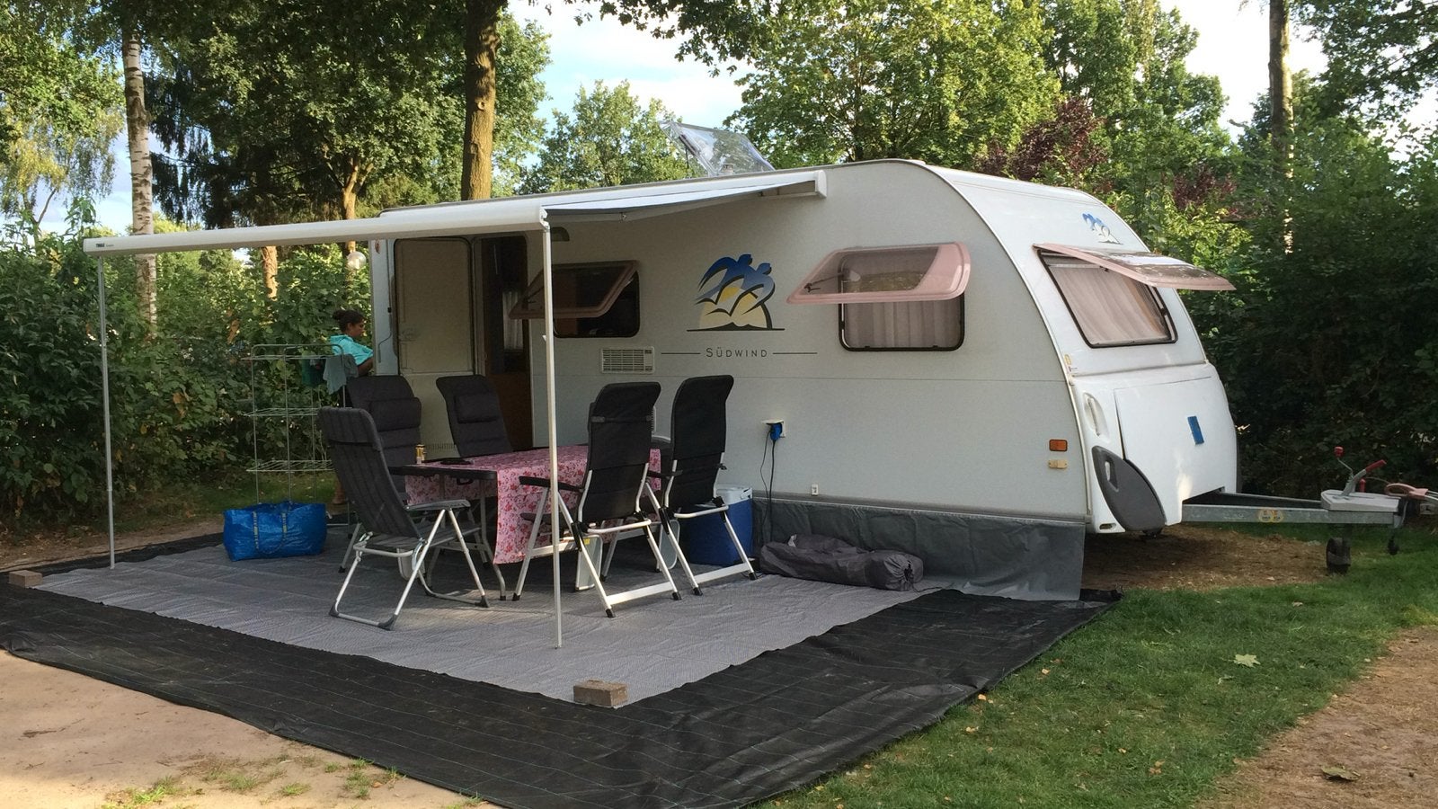 Knaus Sudwind 550 - Ruime en comfortabele caravan, Vast bed, Rondzit, 7 tot 8 meter, Particulier