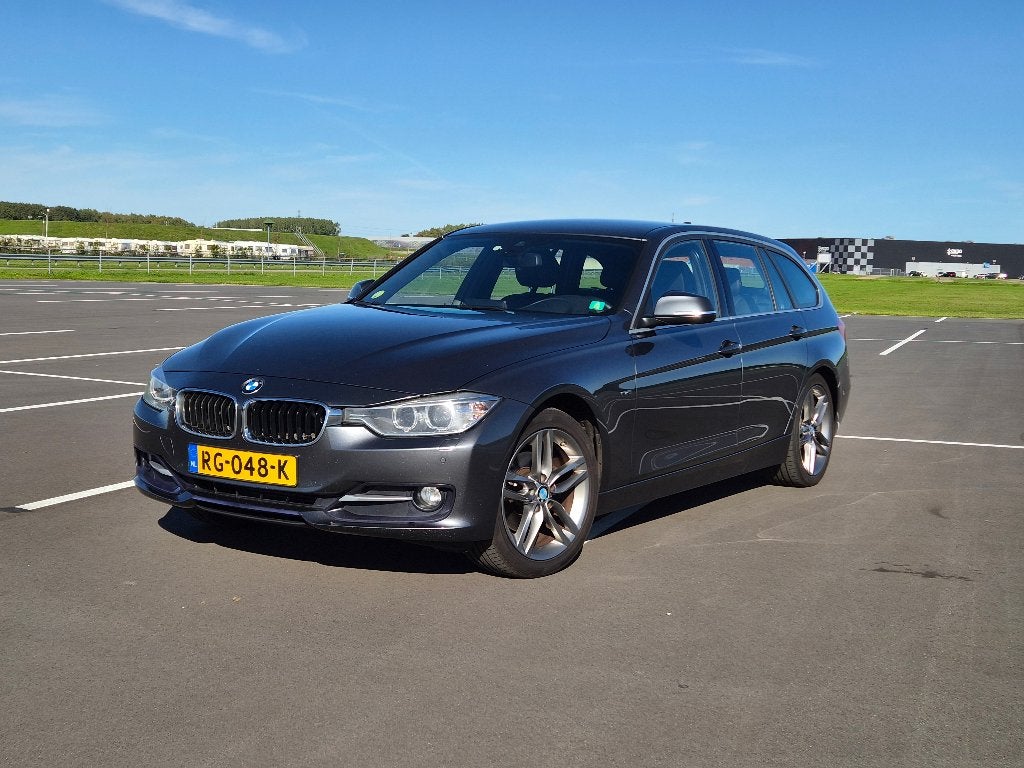 BMW 3-Serie 2.0 320D Touring AUT 2013 Grijs Zeer netjes, Auto's, Achterwielaandrijving, 1995 cc, Zwart, 4 cilinders