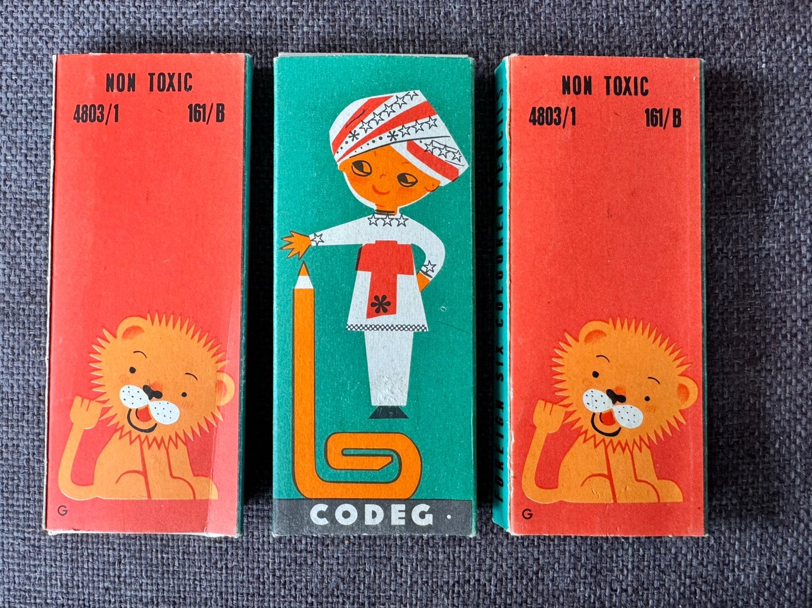 3 doosjes potloden Codeg  retro afbeelding leeuwtje en pers, Antiek en Kunst, Curiosa en Brocante, Ophalen of Verzenden