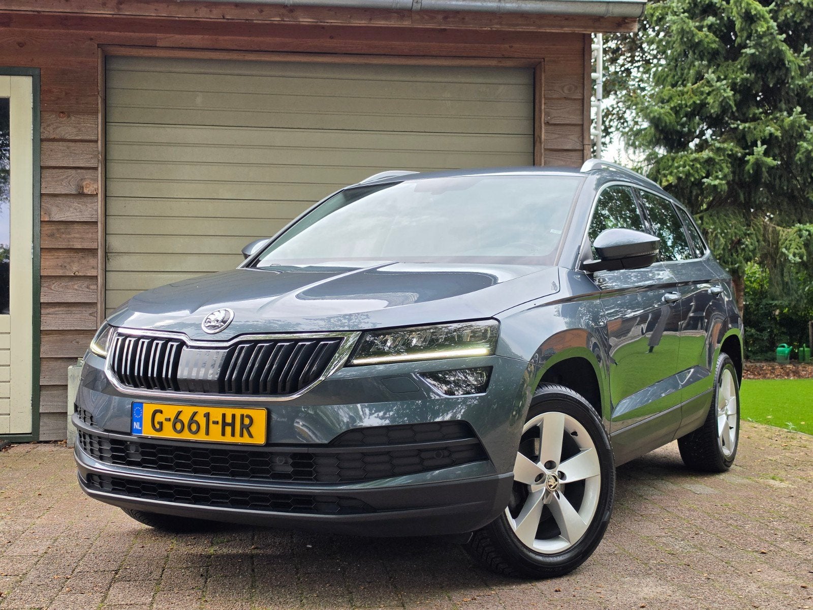 Skoda Karoq 1.5 TSI ACT Automaat Trekhaak Keyless Canton NAP, Auto's, 1498 cc, 4 cilinders, 150 pk, Bedrijf