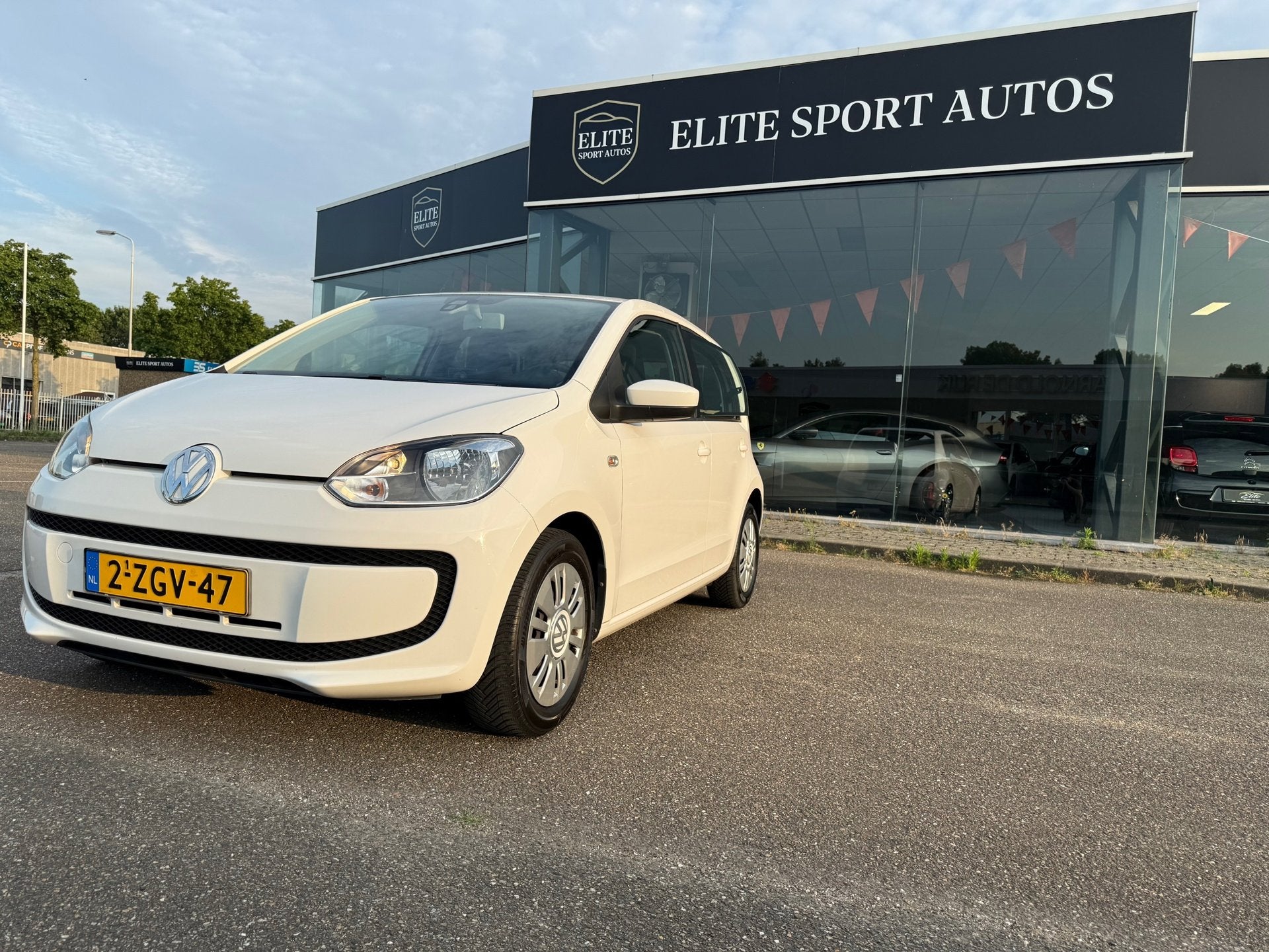 Volkswagen Up! 1.0 move up! BlueMotion I Airco I Navi I NAP, Auto's, Volkswagen, Euro 5, Stof, Gebruikt, 840 kg