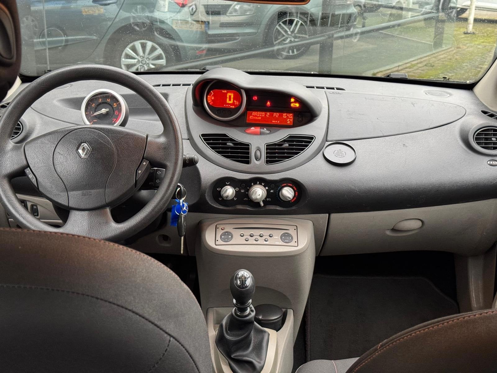 Renault Twingo 1.2-16V Dynamique Airco, Auto's, Renault, Voorwielaandrijving, Gebruikt, 31 €/maand, 4 cilinders