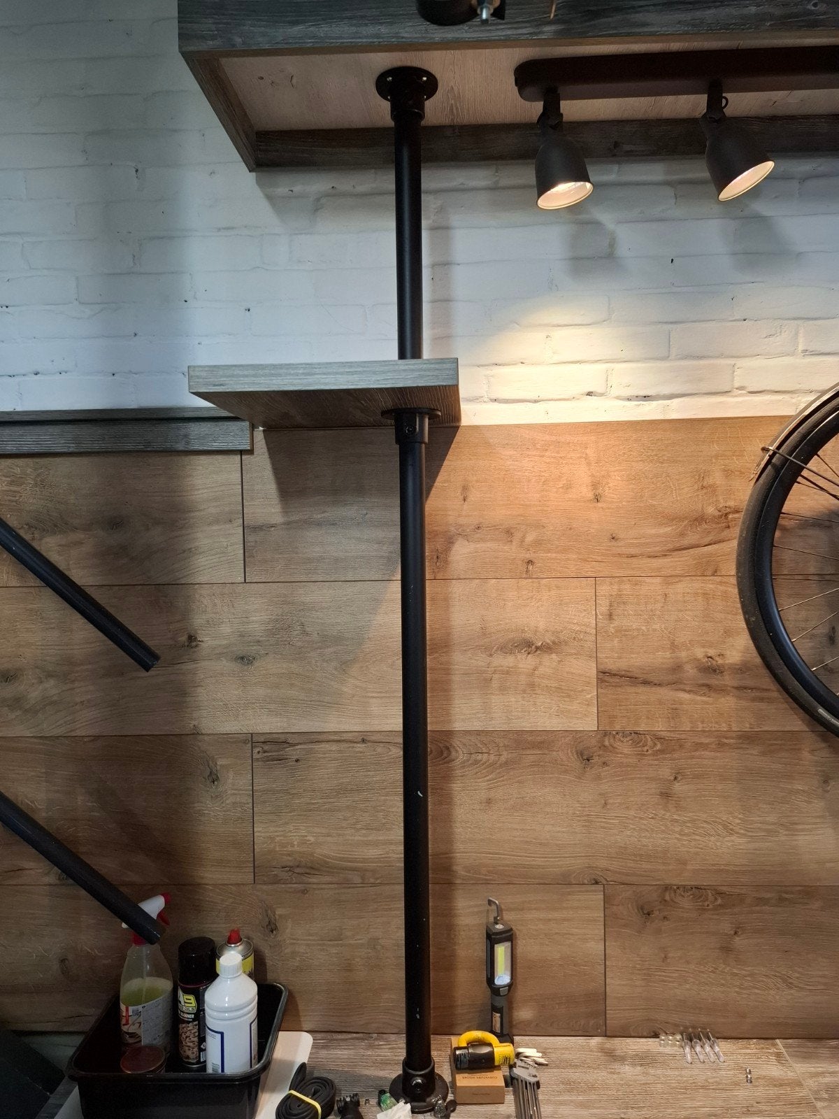 Fiets wandbeugel ophangsysteem tbv 2 fietsen ruimtebesparend, Ophalen, Gebruikt