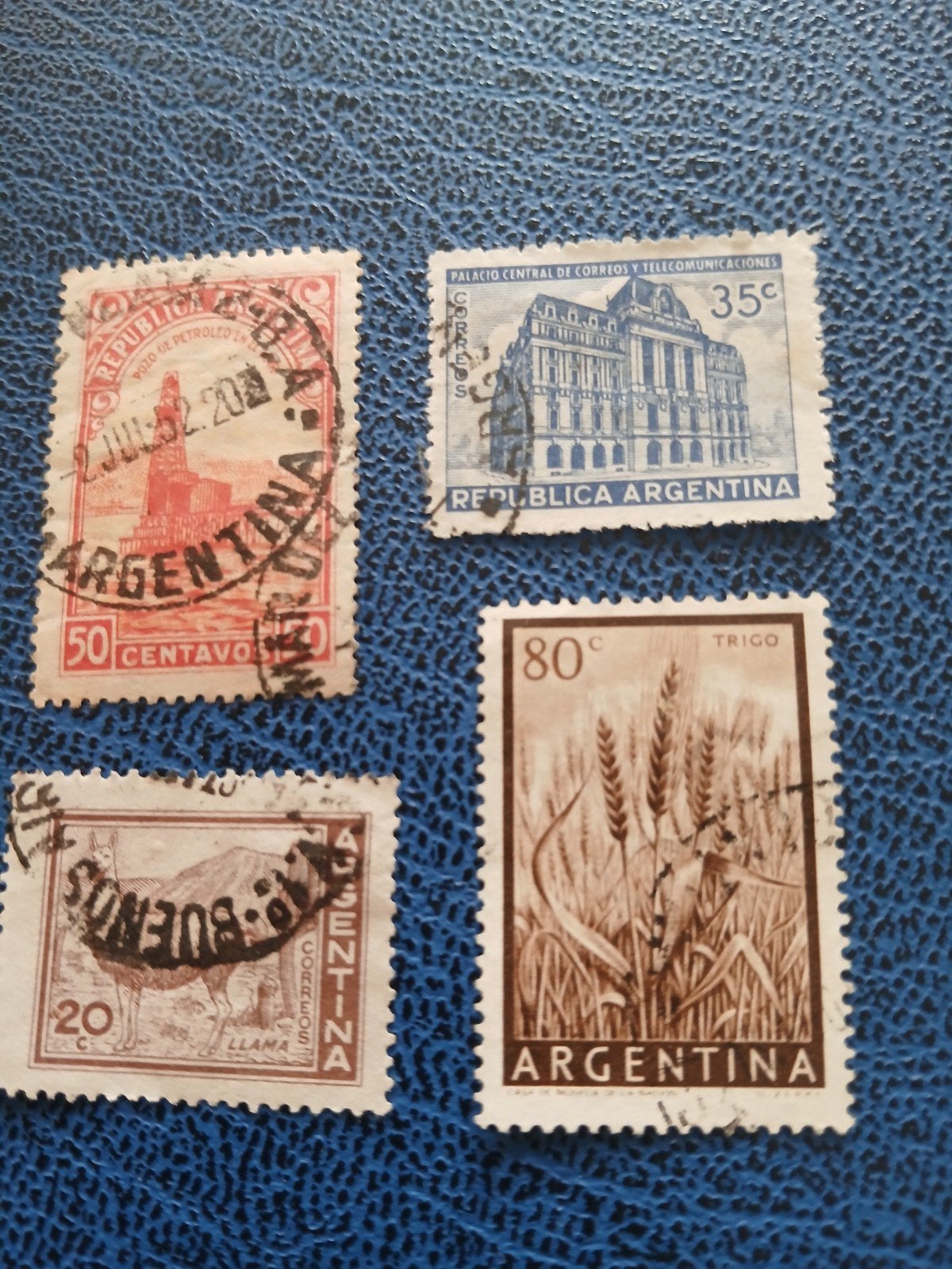 Vier gestempelde postzegels uit Argentinië, Ophalen of Verzenden, Zuid-Amerika