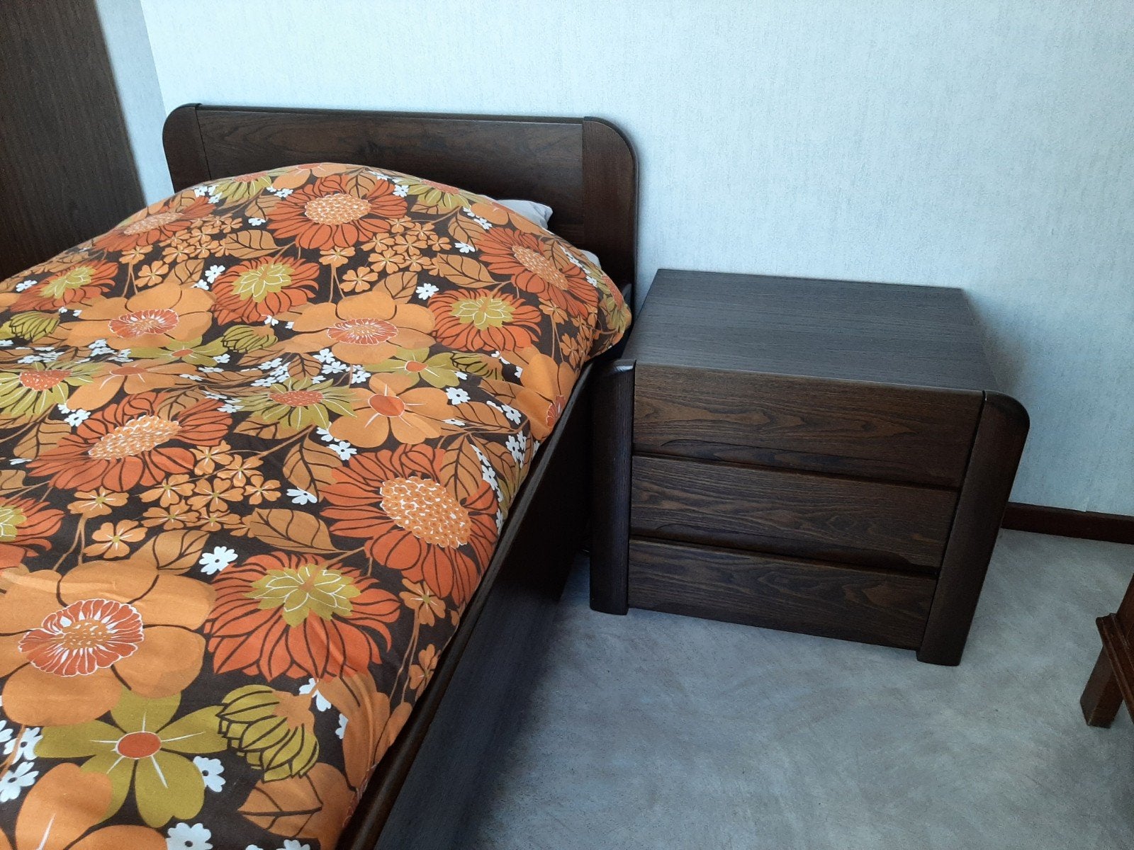 Auping houten elektrisch verstelbaar eenpersoonsbed 90x200cm, Ophalen, 90 cm, Eenpersoons, Bruin