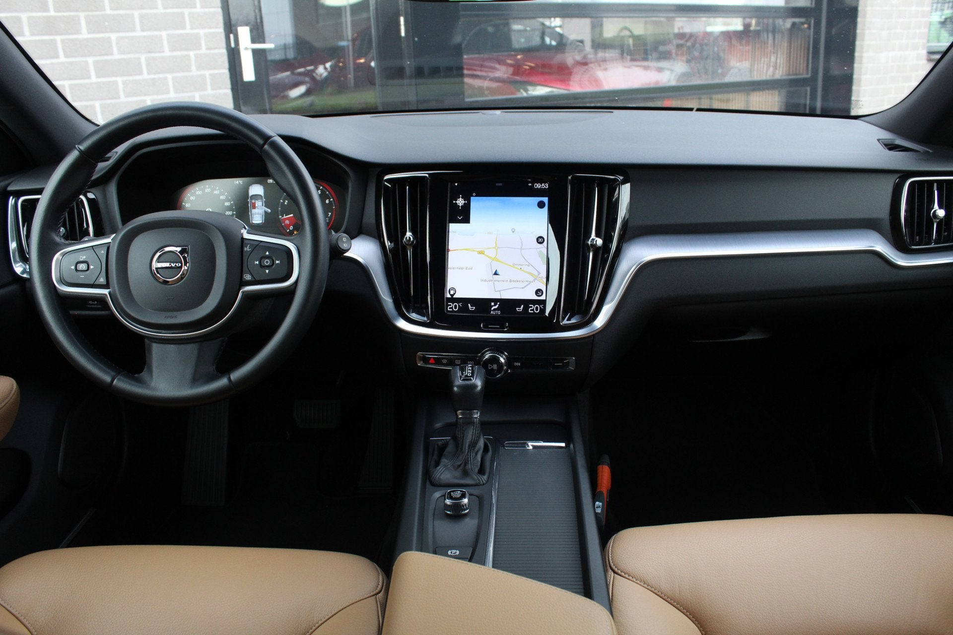 Volvo V60 2.0 T5 Momentum / Carplay / Leer / Trekhaak / N.A., Auto's, Volvo, 15 km/l, 4 cilinders, Zilver of Grijs, 750 kg
