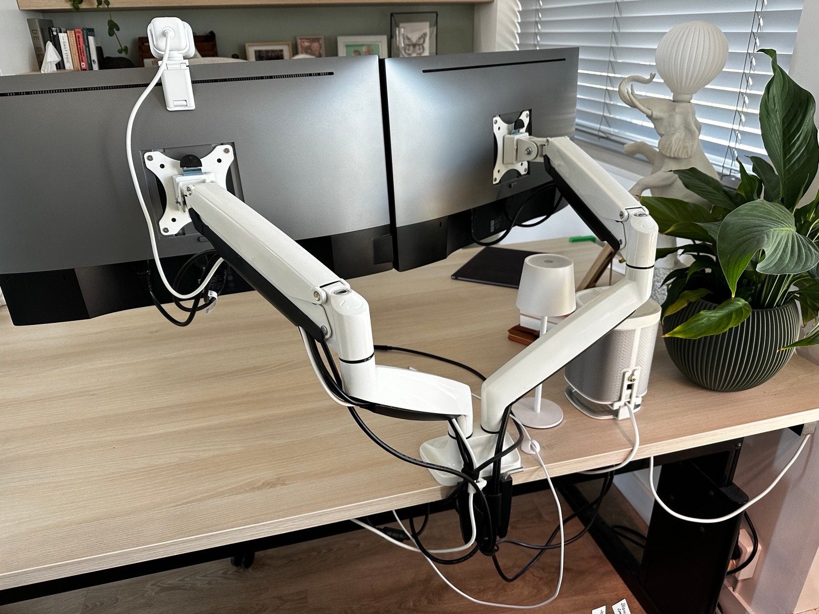 Neomounts NM-D750DWHITE Dual Monitor Arm, Computers en Software, Monitoren, Ophalen, Zo goed als nieuw, In hoogte verstelbaar