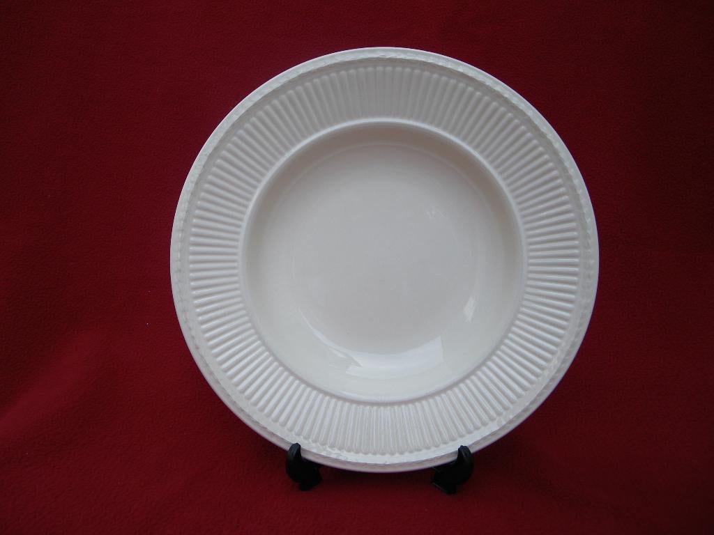 Wedgwood EDME  Diepe borden Ø 23 cm in puntgave staat, Huis en Inrichting, Keuken | Servies, Ophalen of Verzenden, Zo goed als nieuw