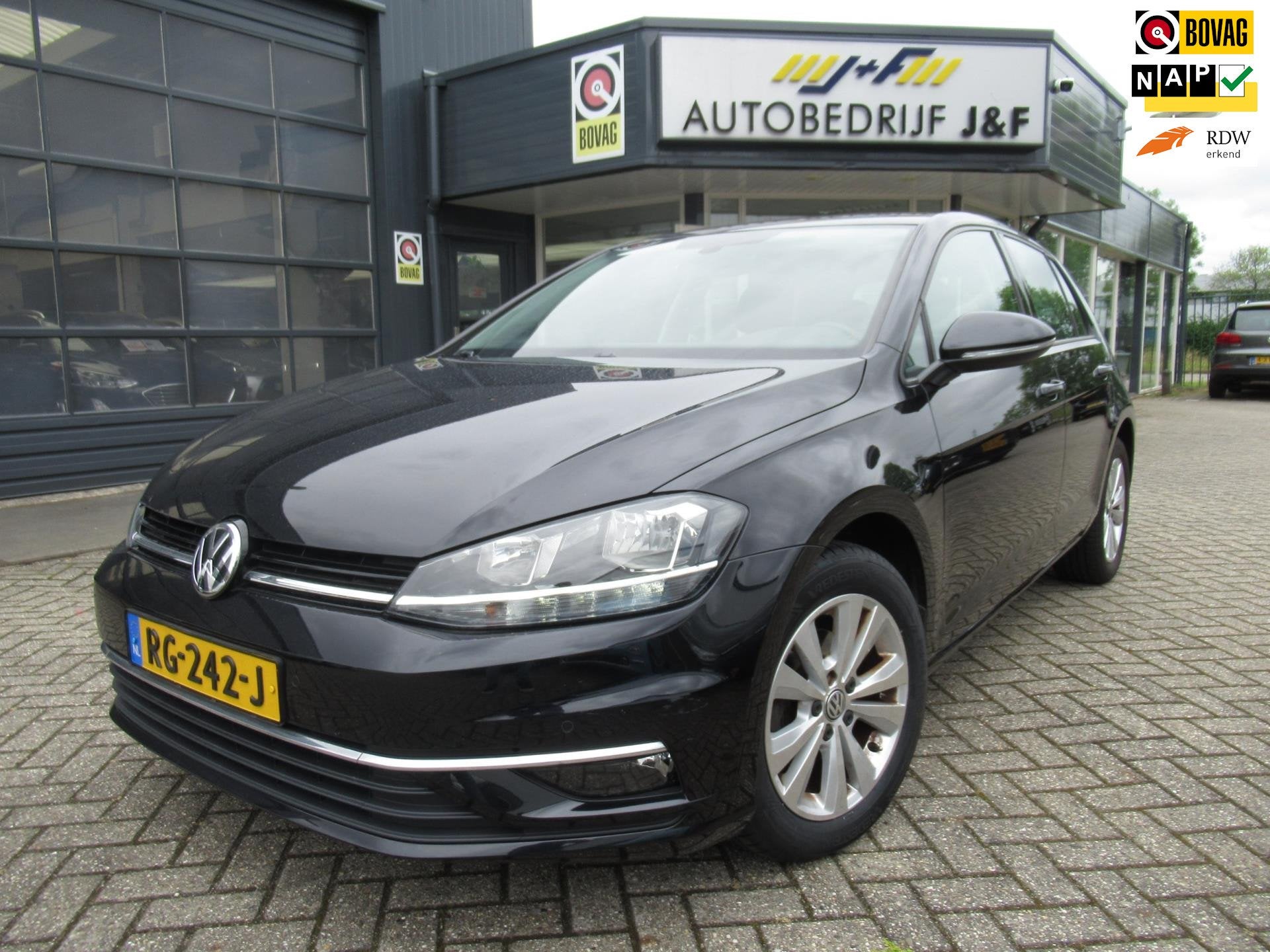 Volkswagen Golf 1.0 TSI Comfortline / NAV / PDC 2x / Carplay, Auto's, Stof, Gebruikt, Zwart, Origineel Nederlands