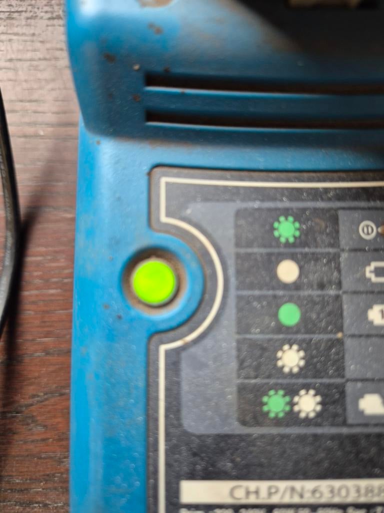 Makita DC1414F lader + PA 12 accu, Ophalen of Verzenden, Gebruikt, Oplaadbaar