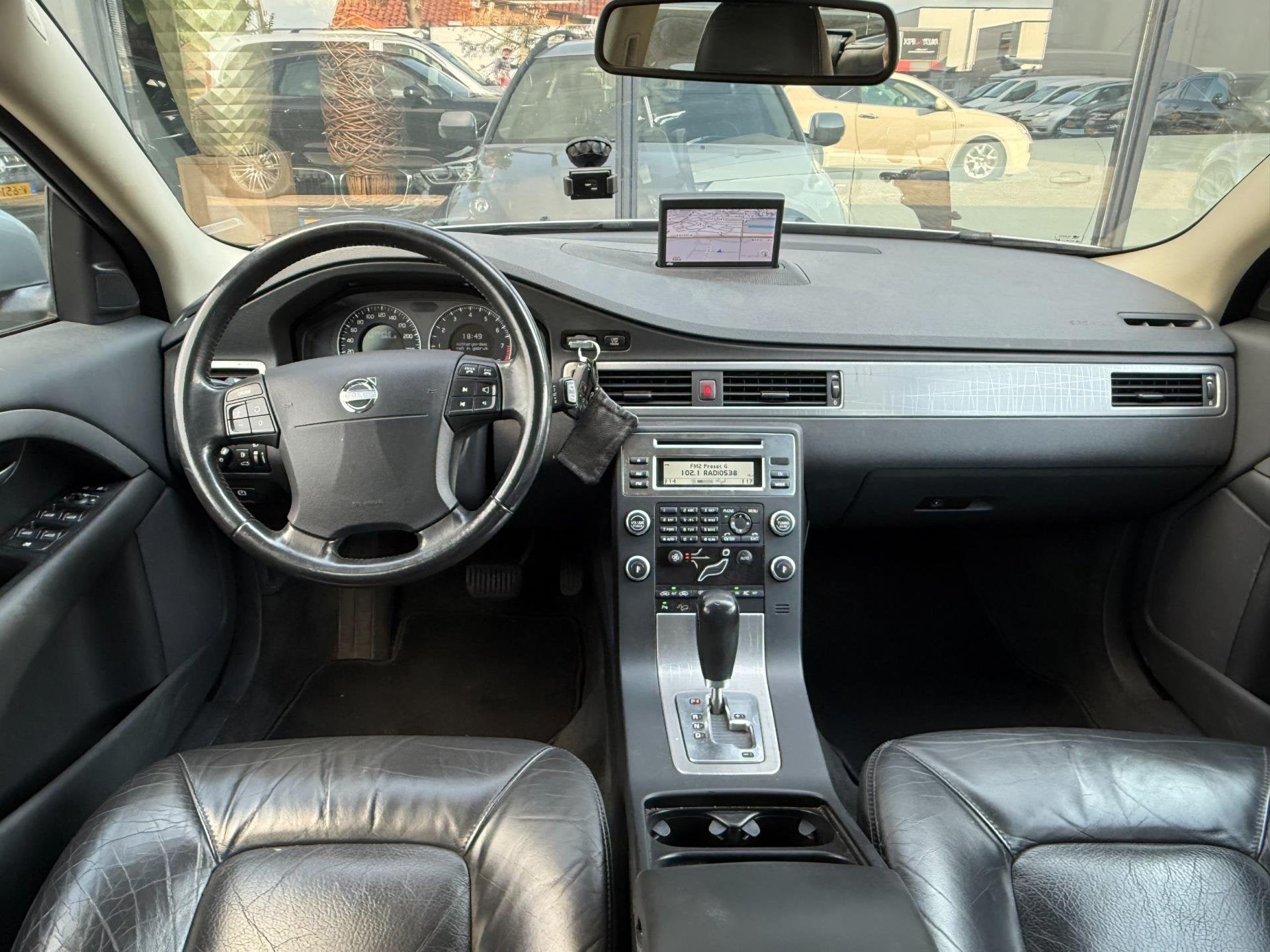 Volvo XC70 3.2 Momentum APK/NAP/NAVI/LEER/TREKHAAK, Auto's, 238 pk, XC70, 1744 kg, Euro 4