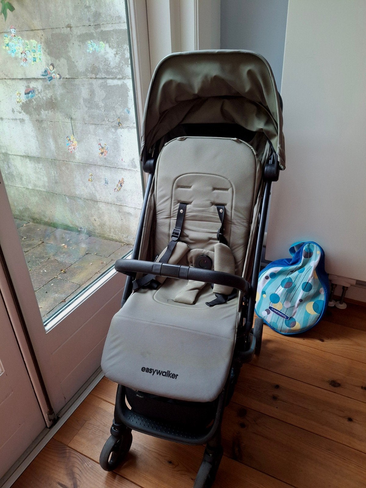 Easywalker Miley 2 Sage green met reistas en regenhoes, Kinderen en Baby's, Buggy's, Ophalen, Gebruikt, Regenhoes